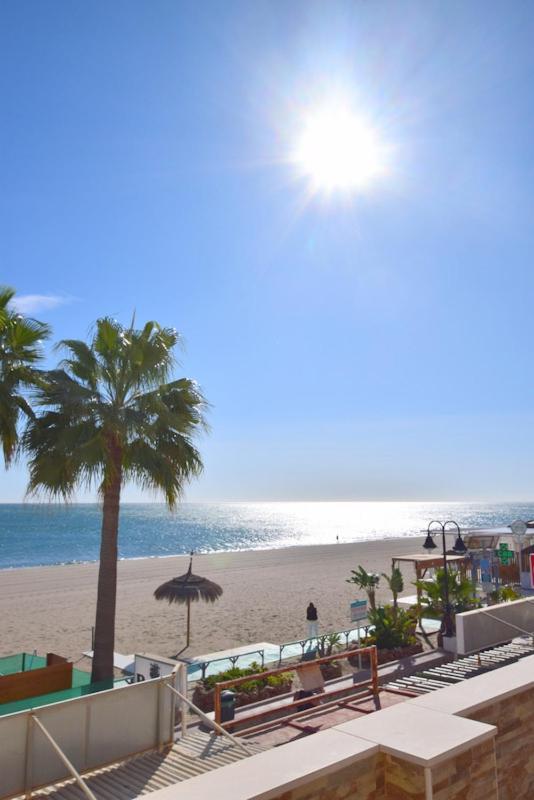 Апартаменты Carihuela 1ª Linea De Playa Торремолинос Экстерьер фото